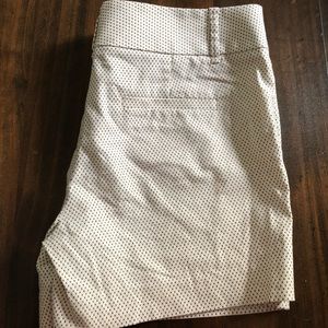 LOFT 3” cream/black shorts